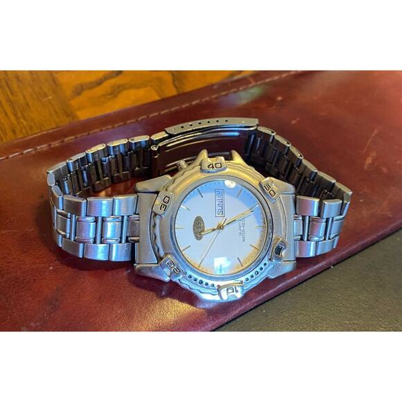 VTG 1995 Men's 45mm Guess Watch, Day/Date Window, Water Resistant - Picture 1 of 3